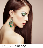 Portrait of beautiful brunette woman with earring. Стоковое фото, фотограф Oleg Gekman / Ingram Publishing / Фотобанк Лори