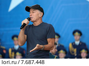 Эстрадный певец Олег Газманов на церемонии закрытия Международного военно-технического форума "Армия-2015". Кубинка, военно-патриотический парк "Патриот" Редакционное фото, фотограф Игорь Долгов / Фотобанк Лори