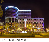 Воронеж. Многофункциональный комплекс Романовский. Ночь (2015 год). Редакционное фото, фотограф Алексей Шаповалов (Стерх) / Фотобанк Лори