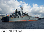 БДК "Минск" в акватории Невы. День ВМФ в Санкт-Петербурге (2015 год). Редакционное фото, фотограф Виктор Карасев / Фотобанк Лори