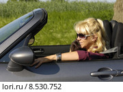 woman summer phone mobile telephone. Стоковое фото, фотограф Manfred Rimkus / PantherMedia / Фотобанк Лори
