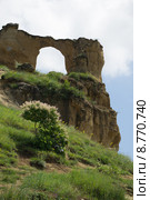 Гора в виде кольца в окрестностях Кисловодска (2015 год). Стоковое фото, фотограф Светлана Шимкович / Фотобанк Лори