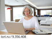 Senior woman at home in front of laptop computer. Стоковое фото, фотограф Fabrice Michaudeau / PantherMedia / Фотобанк Лори