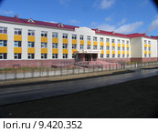 Нарьян-Мар, здание школы № 4 (2011 год). Стоковое фото, фотограф Елена Боброва / Фотобанк Лори