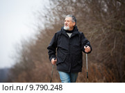 Senior man nordic walking. Стоковое фото, фотограф Viktor Cap / PantherMedia / Фотобанк Лори