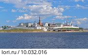 Вид на Казанский кремль с берега реки Казанки, Республика Татарстан (2015 год). Редакционное фото, фотограф Михаил Марковский / Фотобанк Лори