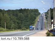 Автотрасса Москва-Санкт-Петербург, Е-95 в районе населенного пункта Яжелбицы, Новгородская область (2015 год). Редакционное фото, фотограф Кекяляйнен Андрей / Фотобанк Лори