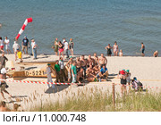 Спортивные мероприятия на пляже-полёты планеров. Фото на память Куршская коса 2015г. Редакционное фото, фотограф Svet / Фотобанк Лори
