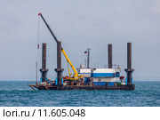 Самоподъемная платформа "Ирбен" (2015 год). Редакционное фото, фотограф Алексей Шматков / Фотобанк Лори