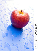 One wet red apple. Стоковое фото, фотограф Ilka Erika Szasz-Fabian / PantherMedia / Фотобанк Лори