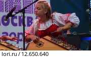 Настройка гуслей специальным ключом (2015 год). Редакционное видео, видеограф Сергей Соболев / Фотобанк Лори