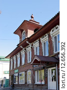 Город Бежецк. Улица Большая, дом 39. Жилой дом Трусова с магазином (2015 год). Редакционное фото, фотограф Илюхина Наталья / Фотобанк Лори