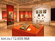 Выставка иконы Симона Ушакова  в Третьяковской галерее (2015 год). Редакционное фото, фотограф Victoria Demidova / Фотобанк Лори
