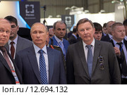 Президент России Владимир Путин и Руководитель Администрации Президента Сергей Иванов на Международном авиационно-космическом салоне МАКС-2015. Редакционное фото, фотограф Игорь Долгов / Фотобанк Лори