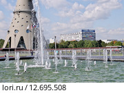 Фонтан рядом с Останкинской телебашней. Москва (2015 год). Редакционное фото, фотограф Илюхина Наталья / Фотобанк Лори