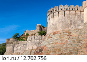 Крепостная стена в Kumbhalgarh fort, Раджастан, Индия, Азия (2012 год). Стоковое фото, фотограф photoff / Фотобанк Лори