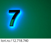 Светящаяся голубым светом глянцевая черная цифра 7 на зеленом фоне. Голубое неоновое свечение. Стоковая иллюстрация, иллюстратор Владимир Хапаев / Фотобанк Лори