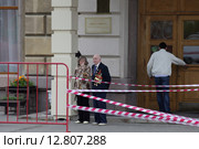 Волгоград, ветеран Второй моровой войны за ограждерием у гостиницы Интурист (2015 год). Редакционное фото, фотограф Дмитрий Неумоин / Фотобанк Лори