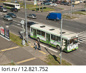 Маршрутный автобус ЛиАЗ на улице Милашенкова (2011 год). Редакционное фото, фотограф Алёшина Оксана / Фотобанк Лори
