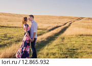 young couple outdoor. Стоковое фото, фотограф Майя Крученкова / Фотобанк Лори