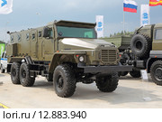 Урал-4320 (Урал-ВВ) - грузовой автомобиль повышенной проходимости двойного назначения с колесной формулой 6х6, на Международном военно-техническом форуме "Армия-2015". Кубинка, военно-патриотический парк "Патриот" Редакционное фото, фотограф Игорь Долгов / Фотобанк Лори