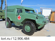 УАМЗ 4903 "Торос" - бронированный санитарный автомобиль на Международном военно-техническом форуме "Армия-2015". Кубинка, военно-патриотический парк "Патриот" Редакционное фото, фотограф Игорь Долгов / Фотобанк Лори