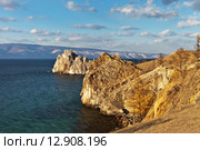 Байкал. Скалы острова Ольхон осенью. Стоковое фото, фотограф Виктория Катьянова / Фотобанк Лори