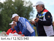 Судьи судят плавание (2015 год). Редакционное фото, фотограф Анатолий Матвейчук / Фотобанк Лори