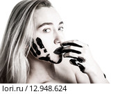 Woman with a tarred hands and a face. Стоковое фото, фотограф Art Konovalov / Фотобанк Лори