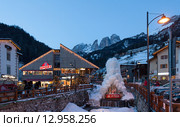 Горнолыжный курорт Campitello di fassa вечером. Италия (2015 год). Редакционное фото, фотограф Донцов Евгений Викторович / Фотобанк Лори