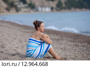 Девушка на берегу моря. Стоковое фото, фотограф Наталья Чуб / Фотобанк Лори