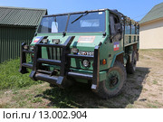 Югославский военный автомобиль TAM-110 для экскурсий летним днем, Черногория (2015 год). Редакционное фото, фотограф Алексей Гусев / Фотобанк Лори