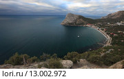 Раннее утро. Вид сверху на бухту и поселок Новый Свет в Крыму (2015 год). Стоковое видео, видеограф Яна Королёва / Фотобанк Лори
