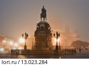 Санкт-Петербург. Ночной туманный город (2015 год). Редакционное фото, фотограф Александр Алексеев / Фотобанк Лори