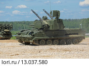 "Тунгуска" (SA-19 Grison) - российский зенитный пушечно-ракетный комплекс на Международном военно-техническом форуме "Армия-2015" на полигоне "Алабино" в Московской области. Редакционное фото, фотограф Игорь Долгов / Фотобанк Лори