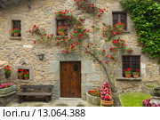 picturesque houses in old village. Rupit i Pruit. Стоковое фото, фотограф Яков Филимонов / Фотобанк Лори