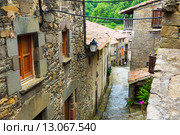houses in mountains village. Rupit i Pruit, Catalonia. Стоковое фото, фотограф Яков Филимонов / Фотобанк Лори