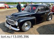 Wheels Classic Motor Meet в Хапаранде, Швеция. Старинный автомобиль Volvo PV444 (50-е годы) (2015 год). Редакционное фото, фотограф Валерия Попова / Фотобанк Лори