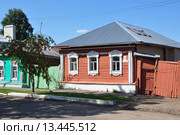 Коломна. Улица Казакова. Красный домик (2015 год). Стоковое фото, фотограф Ирина Быстрова / Фотобанк Лори