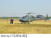 Международный авиационно-космический салон МАКС-2015. Полицейский вертолет Eurocopter AS 355N Ecureuil готовится к полету. Редакционное фото, фотограф Игорь Долгов / Фотобанк Лори