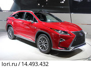 Автомобиль Lexus RX на автосалоне в Лос-Анджелесе (2015 год). Редакционное фото, фотограф Роман Коротков / Фотобанк Лори