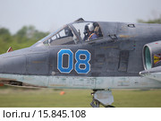 Российский лётчик в бронированной кабине штурмовика Су-25СМ Воздушно-космических сил. Редакционное фото, фотограф Михеев Алексей / Фотобанк Лори