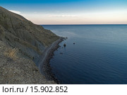 Тропа, идущая по самому берегу моря. Крым, мыс Меганом, раннее утро (2015 год). Стоковое фото, фотограф Сергей Рыбин / Фотобанк Лори
