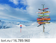 Перекресток с указателями в горах Австрии. Стоковое фото, фотограф Максим Топчий / Фотобанк Лори