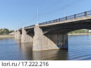 Нововолжский мост через Волгу в Твери. Бетонные опоры моста (2015 год). Стоковое фото, фотограф Илюхина Наталья / Фотобанк Лори
