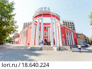 Культурно-досуговый центр "Победа" в городе Абакан, Республика Хакасия (2015 год). Редакционное фото, фотограф Евгений Майнагашев / Фотобанк Лори