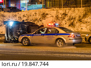Оформление ДТП с перевернувшимся внедорожником (2016 год). Редакционное фото, фотограф Сайганов Александр / Фотобанк Лори