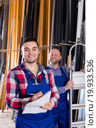 Worker at factory with boss. Стоковое фото, фотограф Яков Филимонов / Фотобанк Лори