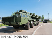 Боевая машина реактивной системы 9А52 залпового огня Смерч. В Туле возле музея оружия (2015 год). Редакционное фото, фотограф Игорь Низов / Фотобанк Лори