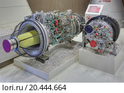 Международный авиационно-космический салон МАКС-2015. Турбовальные двигатели вертолетов Объединенной двигателестроительной корпорации. Редакционное фото, фотограф Игорь Долгов / Фотобанк Лори